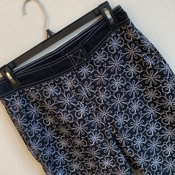 Nike Waterproof Active Capris • Sz S (4-6) - Picture 2 of 13